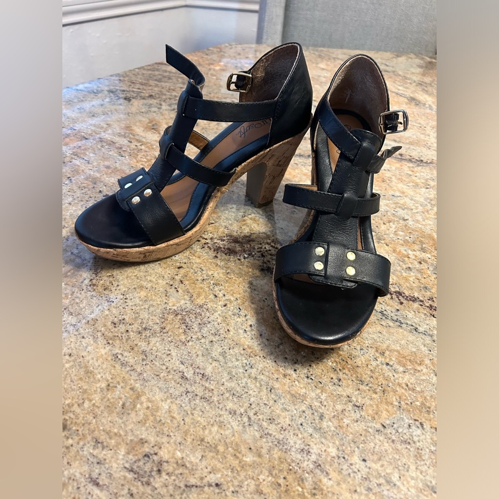 Platform shoes size 7